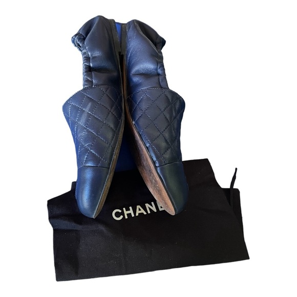 Chanel shoes Loafers Navy Lamb leather quilted CC logo Flats sz 37.5 - Picture 4 of 11